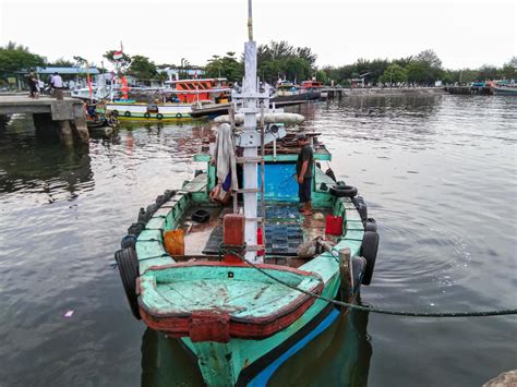 Probolinggo,Indonesia. November,06,2022-fisherman with boat 14252713 ...