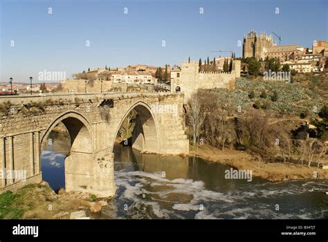 Puente de San Martín (San Martin Bridge), Toledo, Spain Stock Photo - Alamy