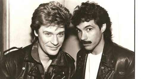 Daryl Hall and John Oates: Lawsuit filed between 80s pop duo - BBC News