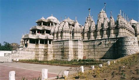 Discover India: Dilwara - famous jain temples in Mount Abu Rajasthan India