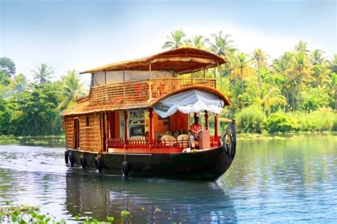 Kerala Backwaters HouseBoat Tour - Amicale Holidays