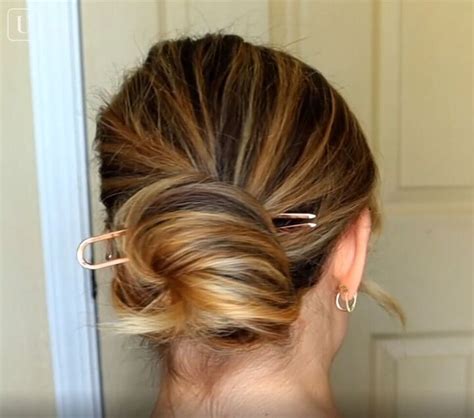 This is a guide to using u-shaped hair pins. Learn how to create ...