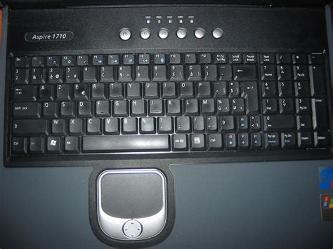 File:AZERTY keyboard layout.JPG - Wikimedia Commons