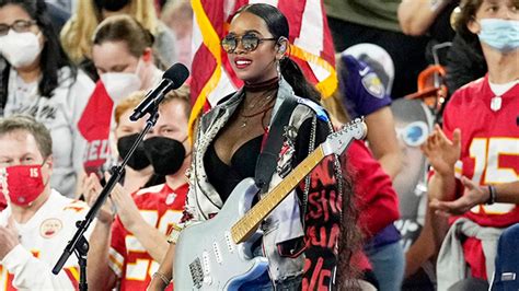 H.E.R. At Super Bowl 2021: She Sings ‘America The Beautiful ...