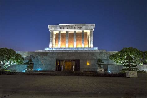 Ho Chi Minh Mausoleum - Visitor Information & Tips