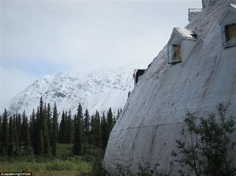 Alaskan igloo hotel that's never had a guest is for sale | Daily Mail ...