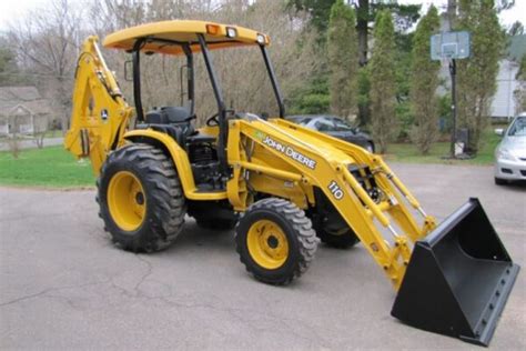 John Deere 110 Backhoe Specs, Weight, Parts, Oil Typle & Price