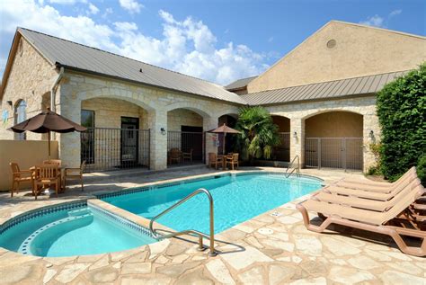 Days Inn & Suites by Wyndham Llano | Llano, TX Hotels