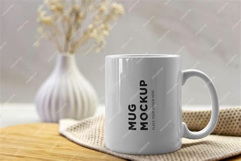 Premium PSD | Mug MockUp on table