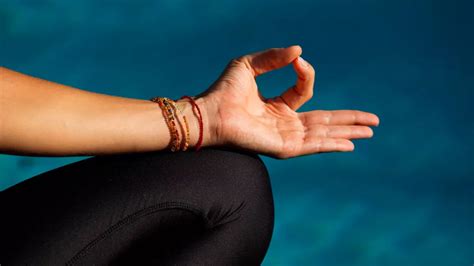 Gyan Mudra Benefits: गुस्से को शांत करने के साथ तनाव, नींद न आने जैसी ...