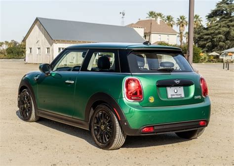 9k-Mile 2023 Mini Cooper SE Signature | PCARMARKET