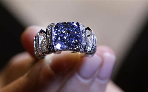 Blue diamond ring could fetch $25 million - CBS News