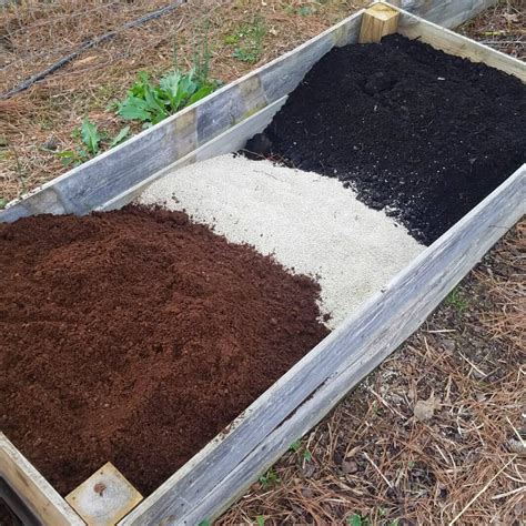 3 Raised Bed Soil Mixes Compared - The Beginner's Garden | Garden soil ...