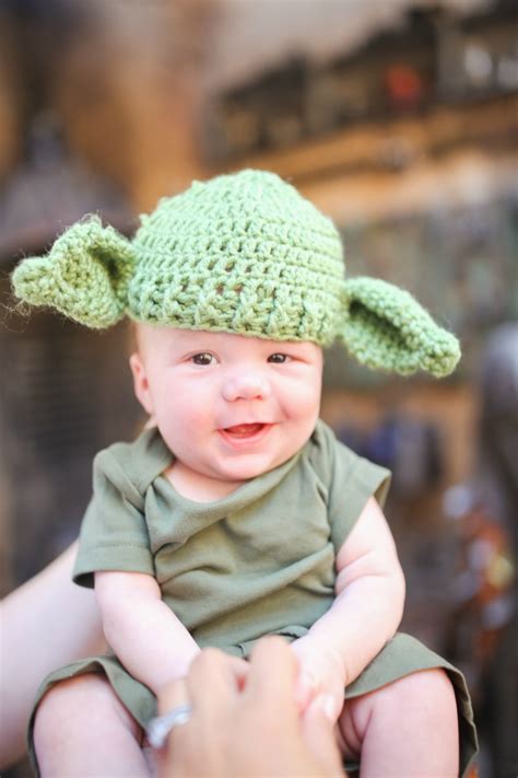 DIY Baby Yoda Costume