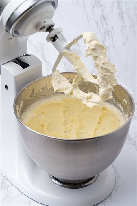 How To Cream Butter And Sugar - Spatula Desserts