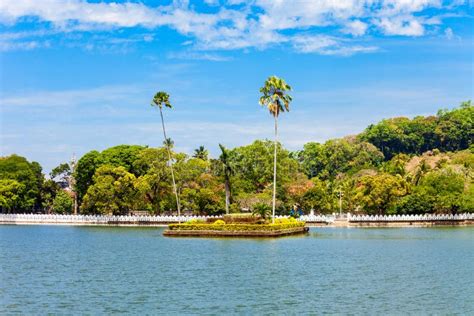 Kandy Lake, Sri Lanka stock photo. Image of site, unesco - 101366204