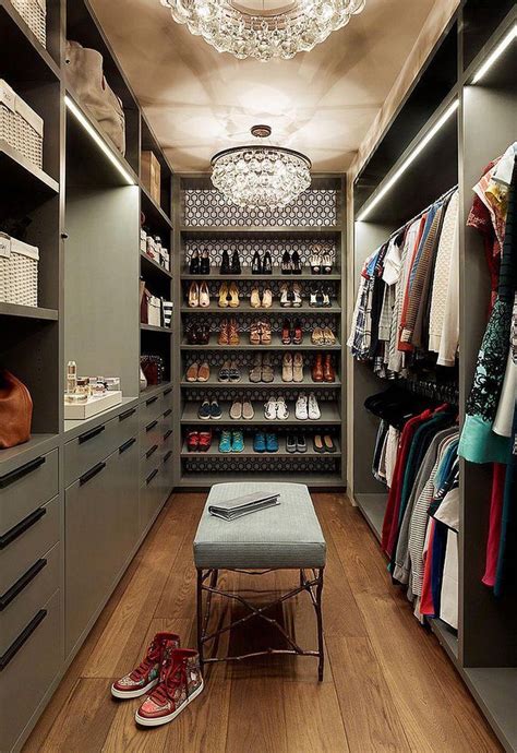 20+ Large Walk In Closet Ideas – HomeDecorish