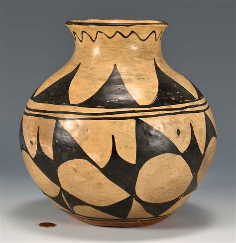 Lot 524: Southwest Native American Pottery Olla