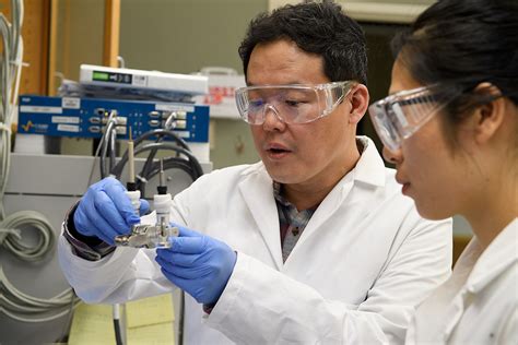 Researchers show advance in next-generation lithium metal batteries ...