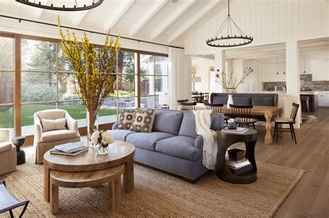 14 Farmhouse-Style Living Room Tips