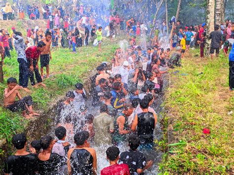 Ritual Ngalu Ujan, Cara Warga Pringgasela Meminta Hujan - INSIDELOMBOK