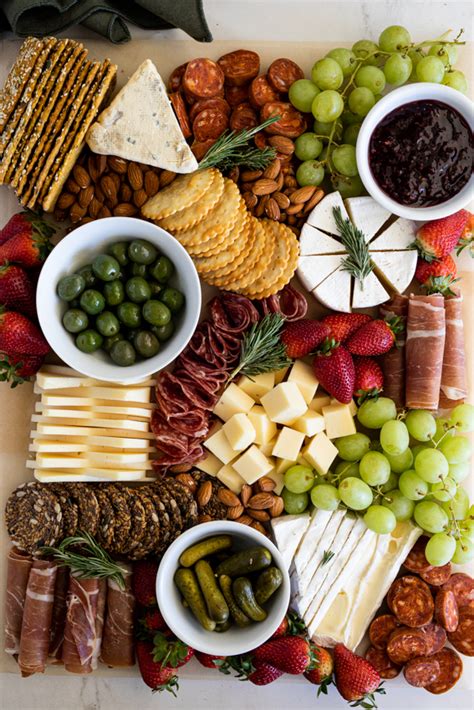 Easy Homemade Ultimate Charcuterie Board 2023 - AtOnce