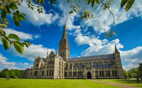 Salisbury Cathedral Guide: A Masterpiece of Medieval Architecture