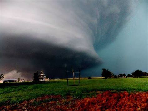 2 1/2 mile Tornado in Elreno Oklahoma....frightening ...just crazy ...