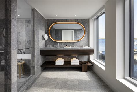 Hotels Not Ready to Flush Away the Open-Concept Bathroom Design