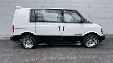 GMC Safari GT, a rad-era hauler with custom-van swagger - Autoblog