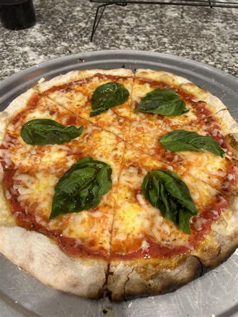 Attempted Lucali recipe : r/Pizza