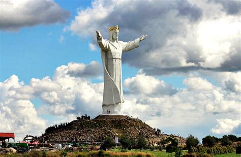 Jesus Christ King Statue | Images and Photos finder