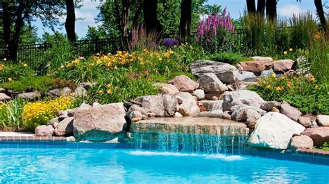 15 Swimming Pool Landscaping Ideas – Forbes Home