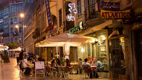 Street café in Porto – PicVisit