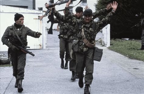 Captured British Troops, Falklands War, 1982. [959x631] : r/HistoryPorn