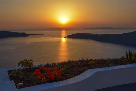 Santorini Sunsets • Round the World in 30 Days