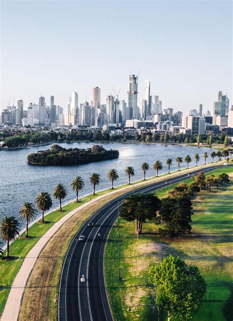 [OC] Melbourne skyline and the Grand Prix Circuit racetrack #city # ...