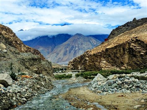 LADAKH - Nubra Valley via Lasermo La - Camping Trek