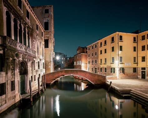 Photos of Venice Canals at Night | PetaPixel