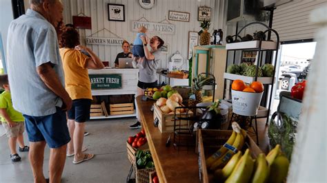 Farmers Market Restaurant in Fort Myers brings back farmers market