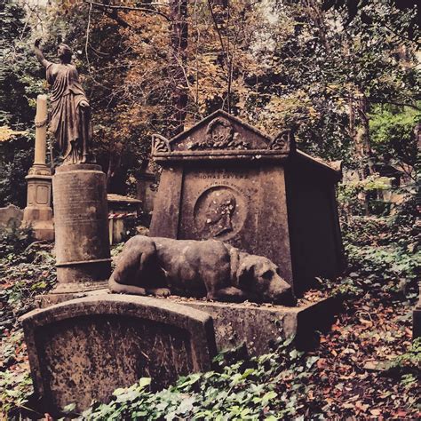 London | An Autumn Visit to West Highgate Cemetery