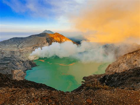 Climbing Mount Ijen: EVERYTHING You Need to Know I 2023 - Katie Caf Travel