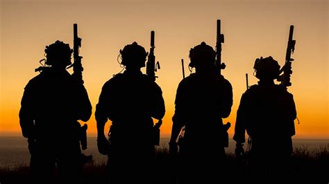 Soldiers Watching the Sunset, soldier silhouette HD wallpaper | Pxfuel