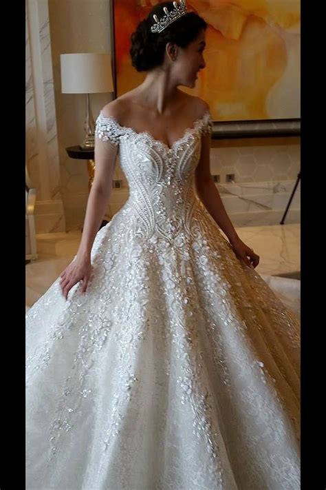 Marian Rivera's gown made by Michael Cinco | Bridal dresses, Beautiful ...