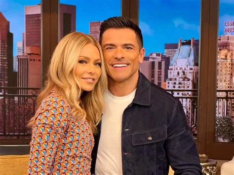 Kelly Ripa and Mark Consuelos make 'Live' co-hosting debut days after ...