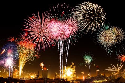 How do fireworks explode? – How It Works