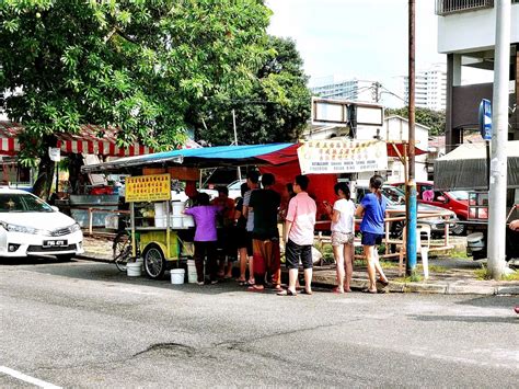 Hock Seng Rojak - Famed for its thick & gooey rojak paste