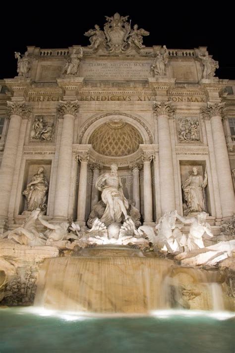 Trevi fountain night scene stock image. Image of statues - 6765941