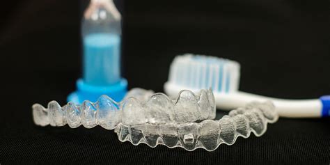 How to Clean Invisalign Trays: 5 Easy Ways (2023)