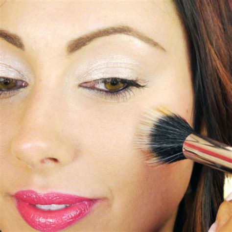 How To Use Cheek Highlighter Brush | Makeup Geek